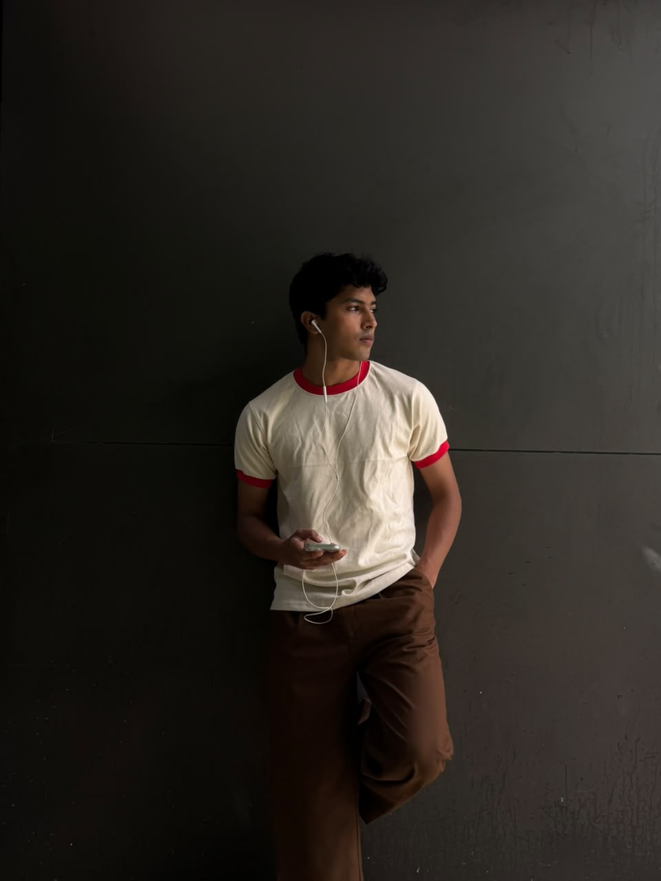 Men's ringer T-shirt with white contrast collar and sleeve cuffs