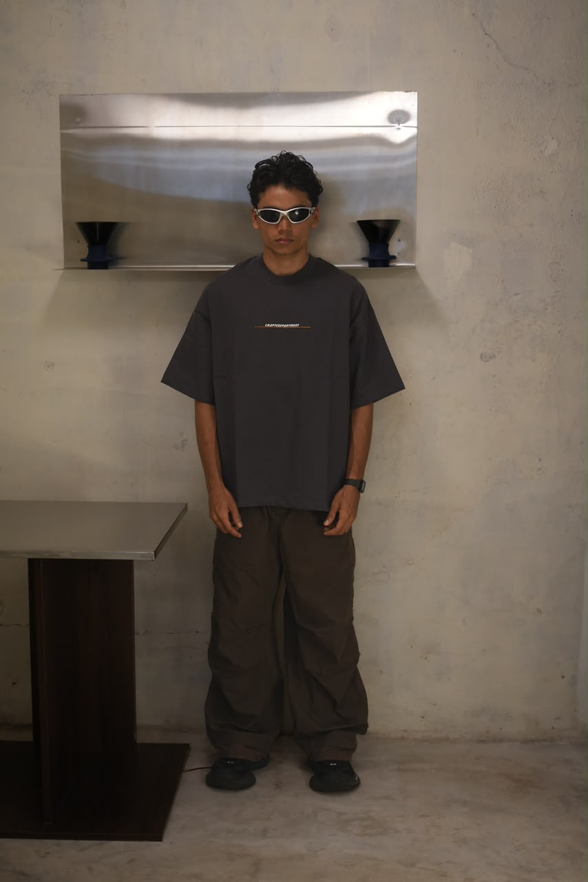 oversized gery minimalist graphic T-shirt
