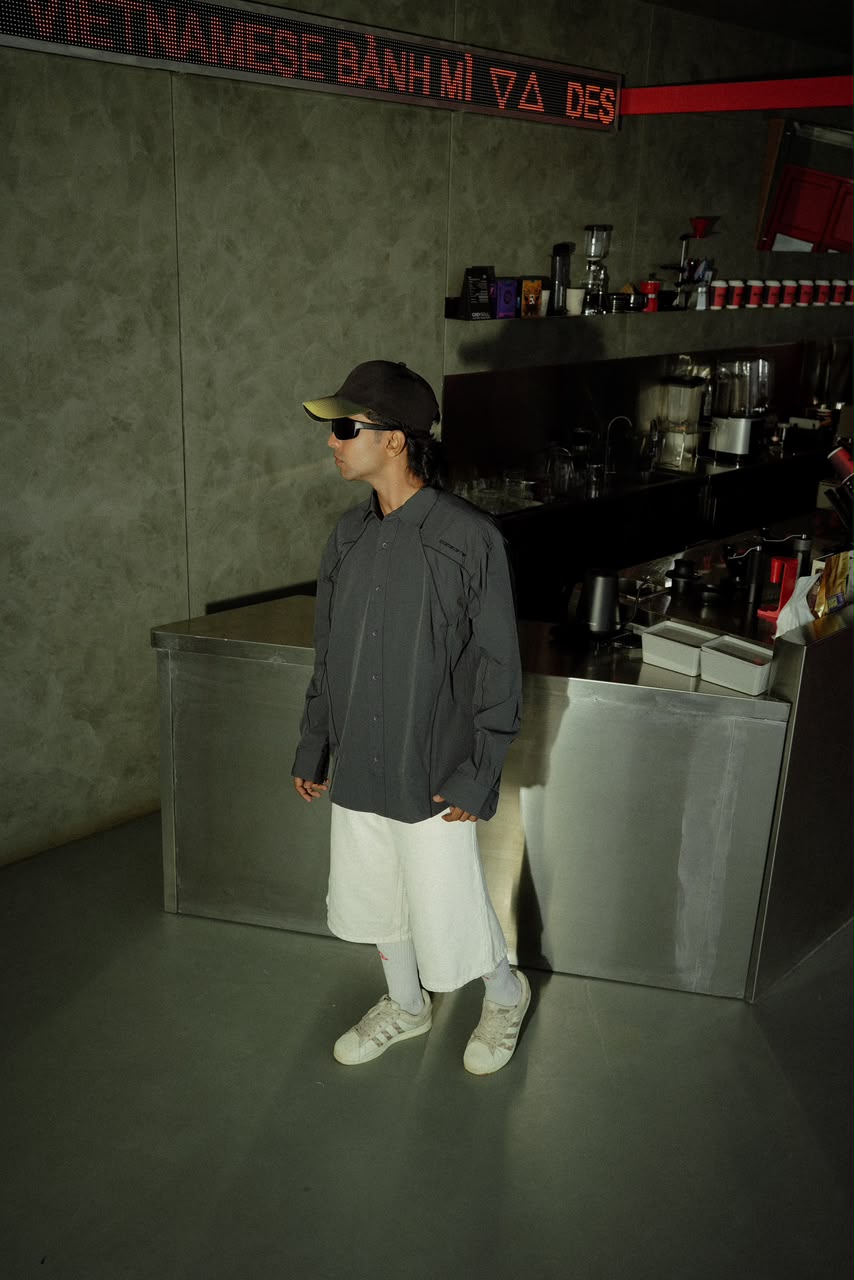 Light grey oversized long sleeve shirt with contrast piping