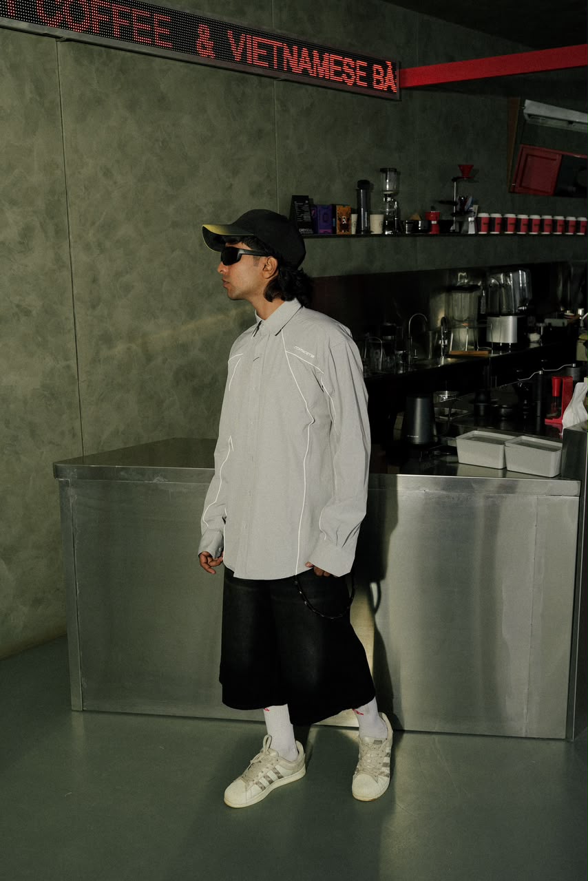 Light grey oversized long sleeve shirt with contrast piping