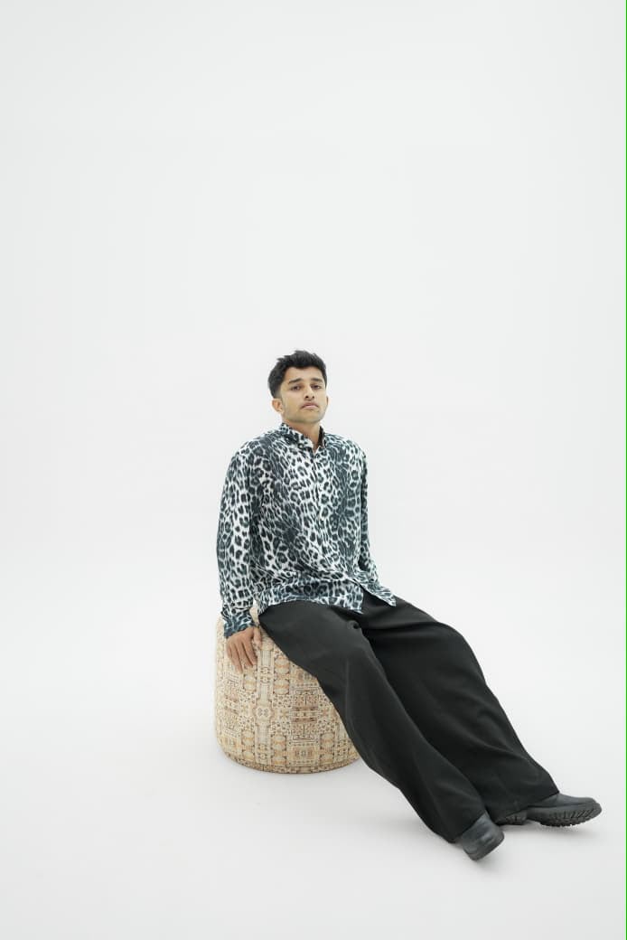 Men's regular fit floral printed cotton blend shirt