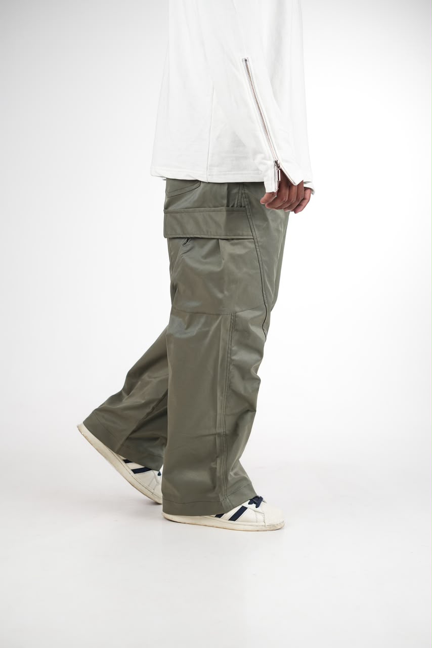  utility cargo pants with a relaxed fit
