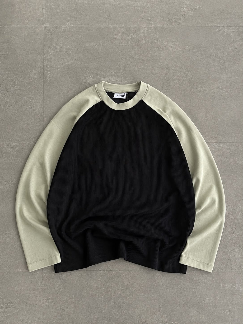 Minimalist taupe ribbed raglan long sleeve T-shirt