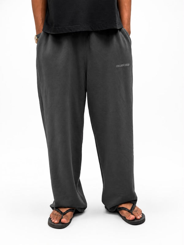 "Men's oversized sweatpants with relaxed fit