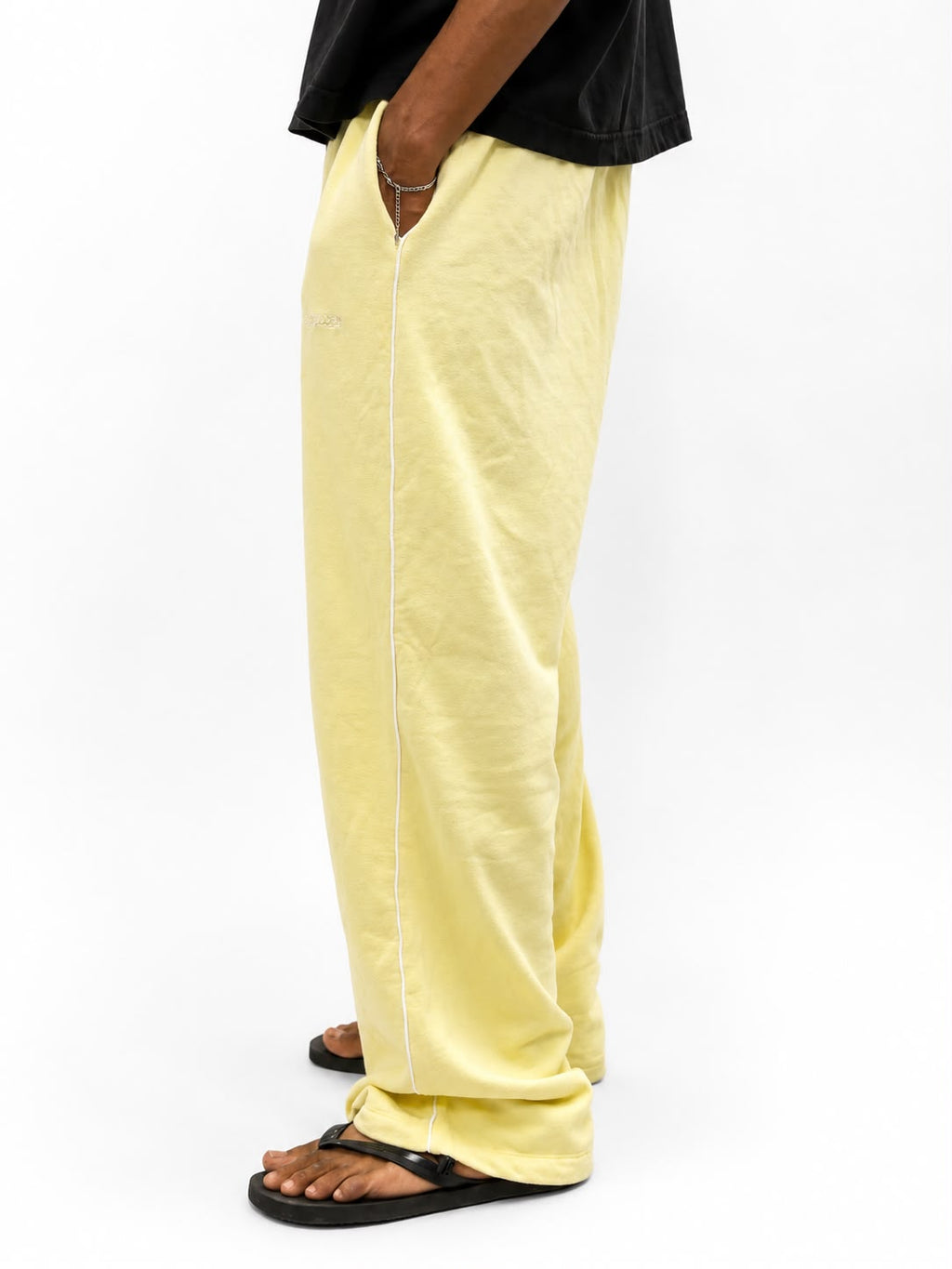 "Men's oversized sweatpants with relaxed fit