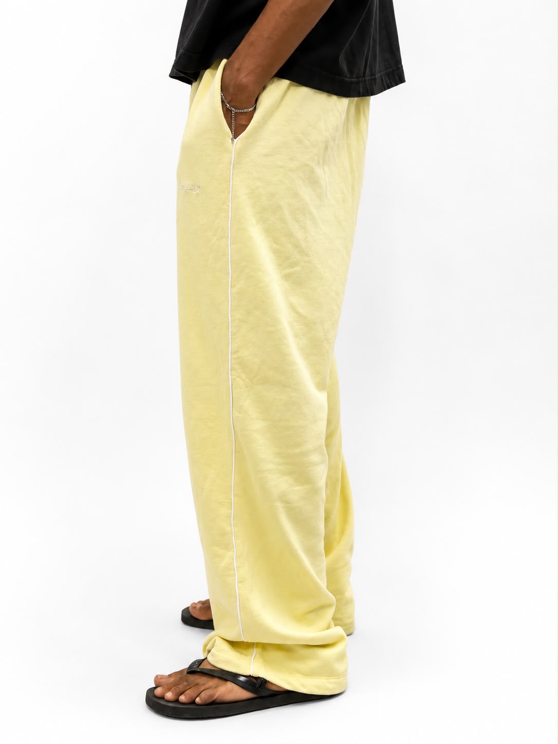 "Men's oversized sweatpants with relaxed fit