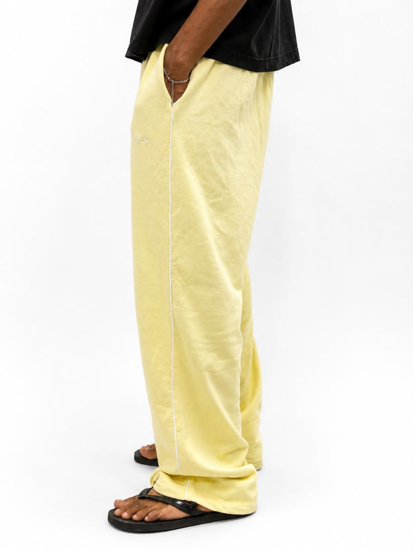 "Men's oversized sweatpants with relaxed fit