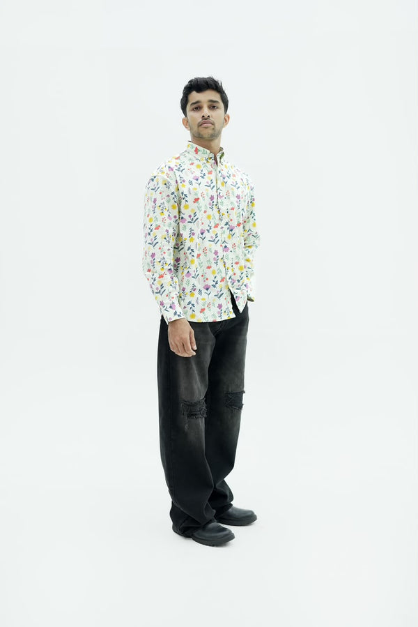 Men’s botanical print full-sleeve shirt with button-down front.