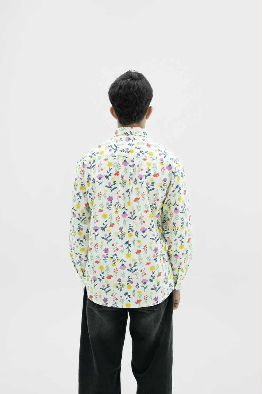 Men’s botanical print full-sleeve shirt with button-down front.
