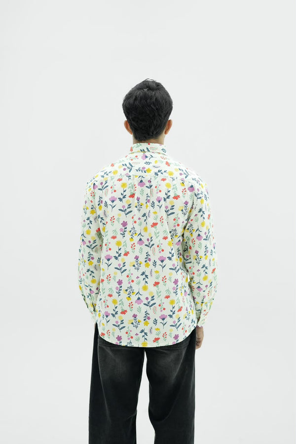 Men’s botanical print full-sleeve shirt with button-down front.
