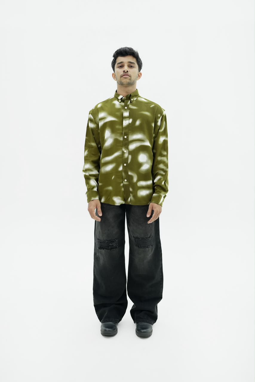 Men’s botanical print full-sleeve shirt with button-down front.