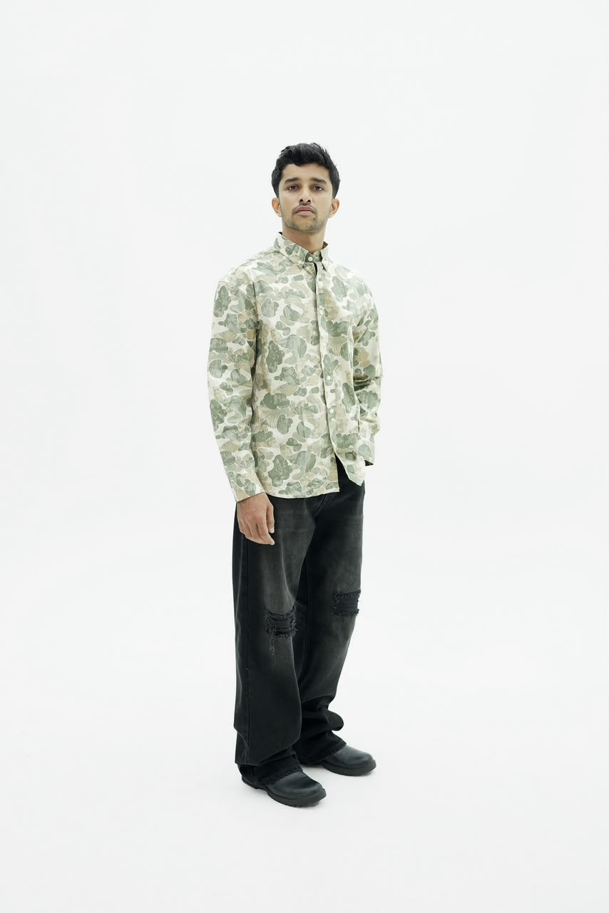 Men’s botanical print full-sleeve shirt with button-down front.