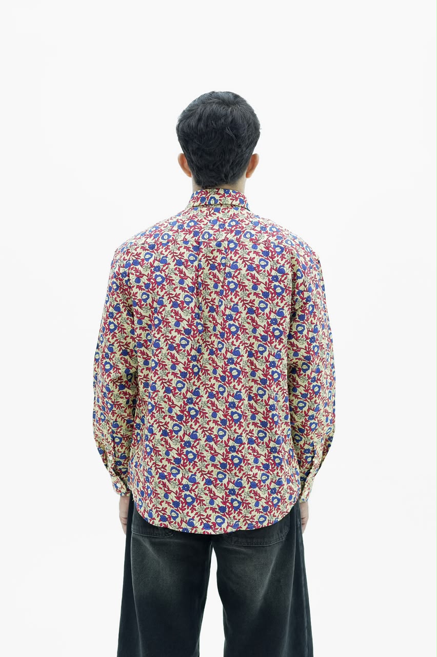 Men’s sage green botanical leaf print full-sleeve shirt with button-down front.