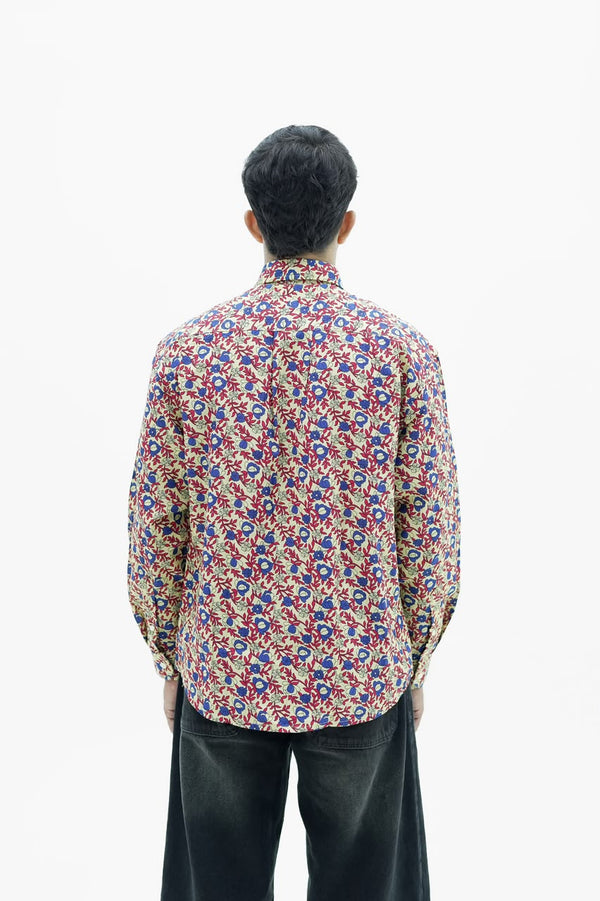 Men’s sage green botanical leaf print full-sleeve shirt with button-down front.
