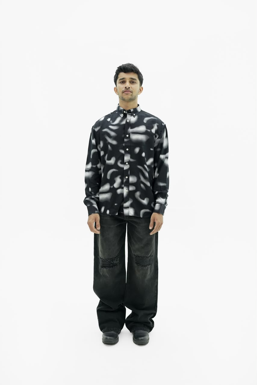 Men’s botanical print full-sleeve shirt with button-down front.