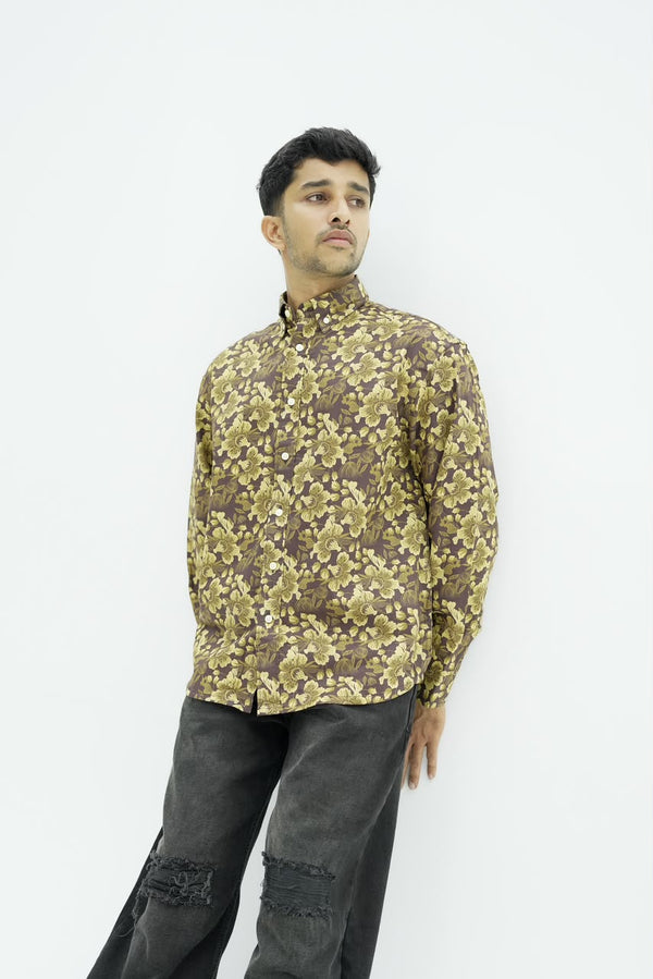 Men’s sage green botanical leaf print full-sleeve shirt with button-down front.