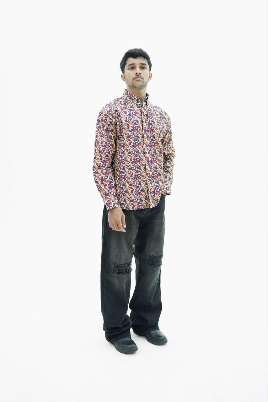 Men’s sage green botanical leaf print full-sleeve shirt with button-down front.
