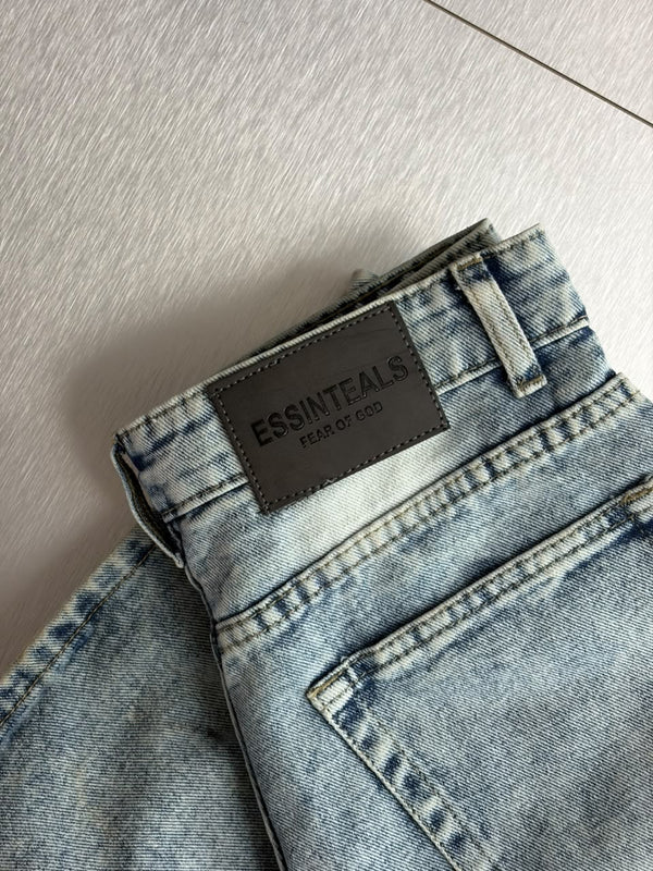 Light Blue Wash Wide-Leg Denim Jeans