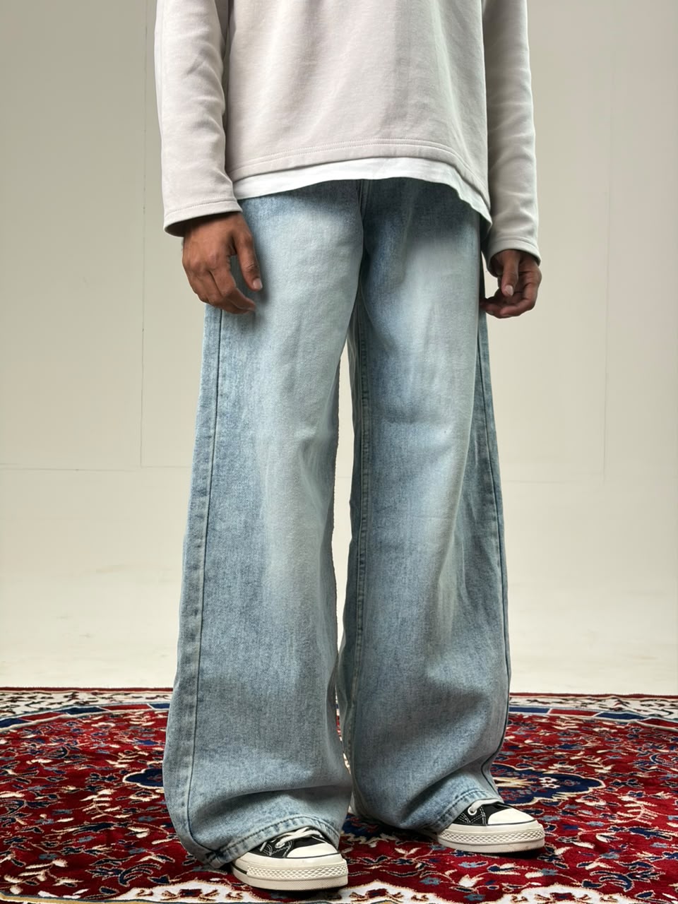 Light Blue Wash Wide-Leg Denim Jeans Secondary image